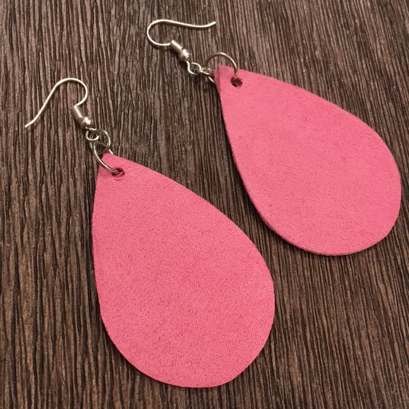 Lilly Pulitzer Chin Chin Handmade Earrings - Picture 2 of 8